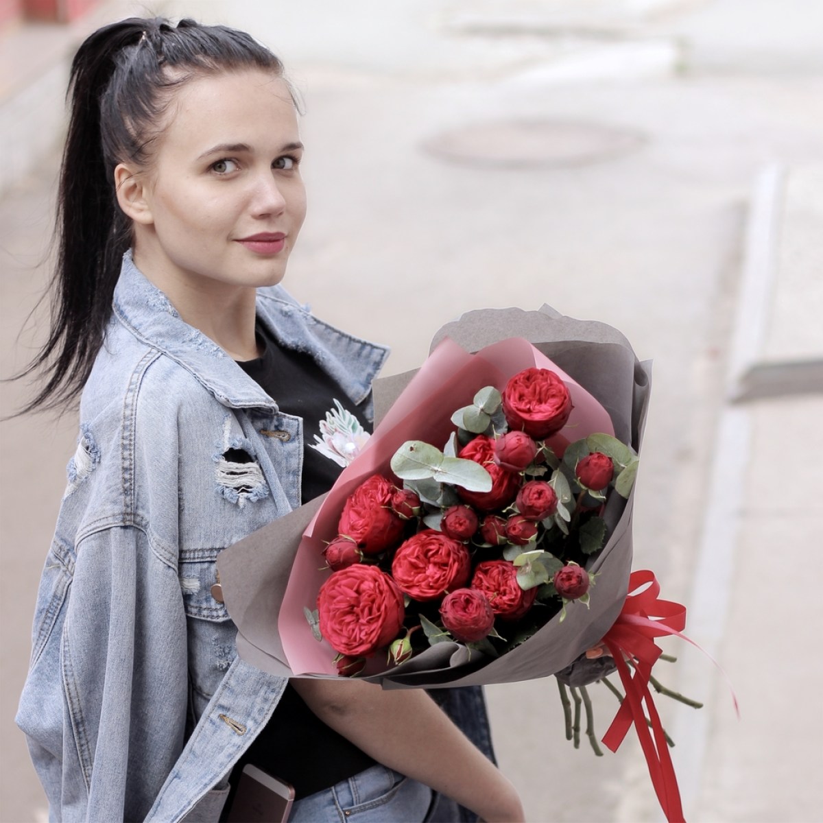 buket pionovidnyh roz 7